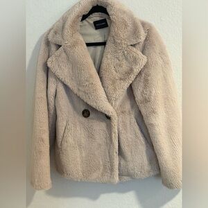 LIKE NEW Dolce Cabo Beige Faux Fur Jacket